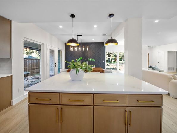6029  Daven Oaks Drive , Dallas Texas 75248