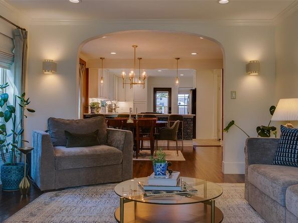 2511 W 10th Street , Dallas Texas 75211