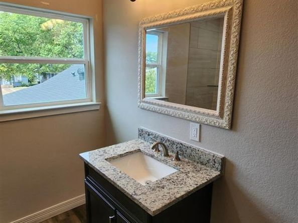 810 N Jester Avenue , Dallas Texas 75211