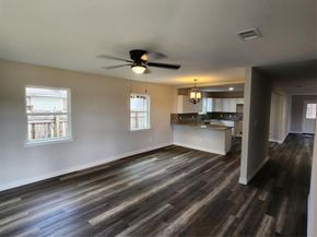 810 N Jester Avenue , Dallas Texas 75211