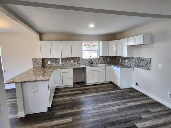 810 N Jester Avenue , Dallas Texas 75211