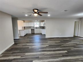 810 N Jester Avenue , Dallas Texas 75211