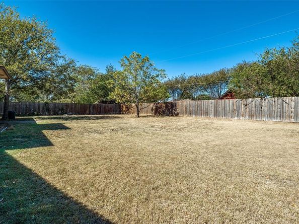 305  Apache Drive , Glenn Heights Texas 75154