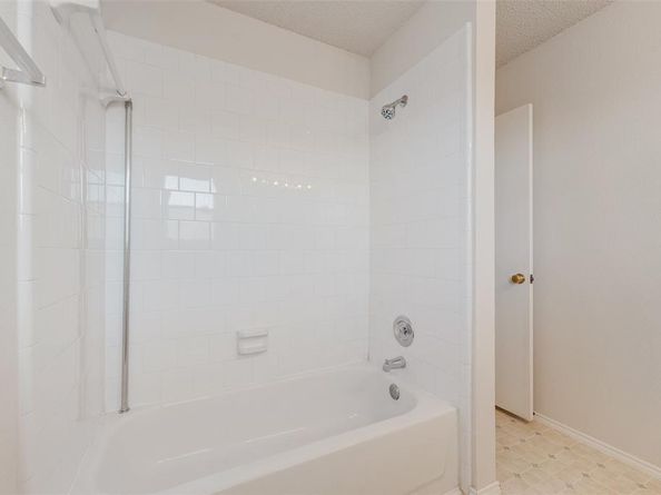 904  Lake Bluff Drive , Lake Dallas Texas 75065