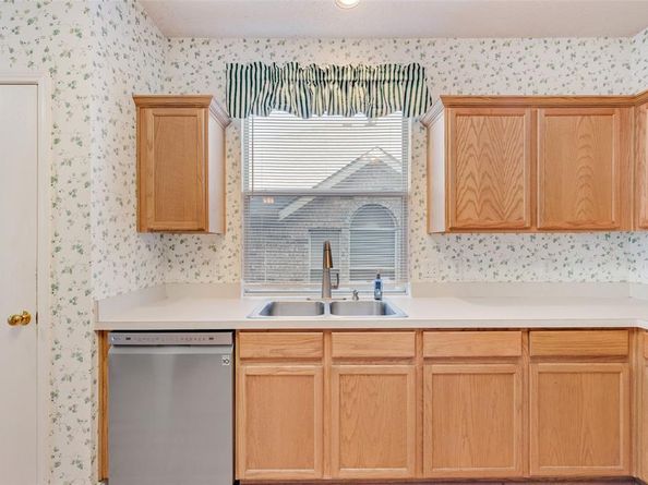 904  Lake Bluff Drive , Lake Dallas Texas 75065