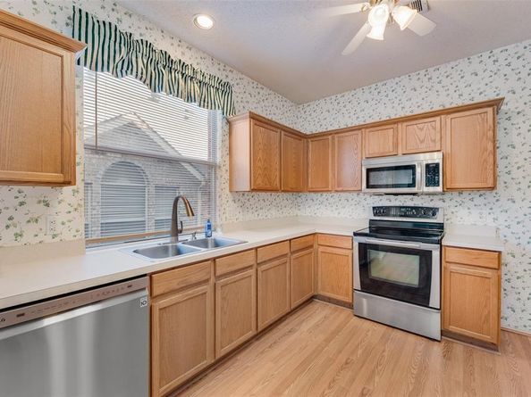 904  Lake Bluff Drive , Lake Dallas Texas 75065