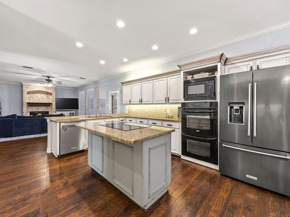 2115  Alto Avenue , Carrollton Texas 75007