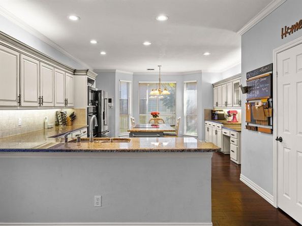 2115  Alto Avenue , Carrollton Texas 75007