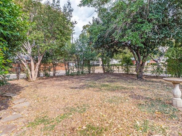 8060  Woodhue Road , Dallas Texas 75228