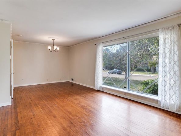 8060  Woodhue Road , Dallas Texas 75228