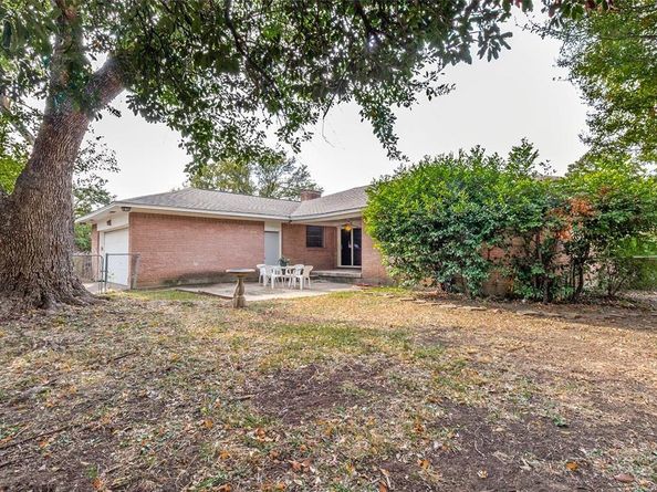 8060  Woodhue Road , Dallas Texas 75228