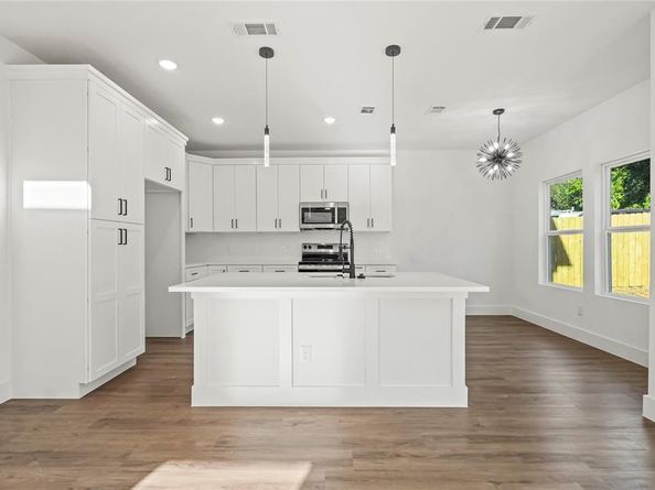 3704  Penelope Street , Dallas Texas 75210