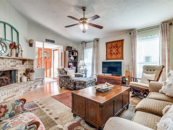 7430  Cloverglen Drive , Dallas Texas 75249