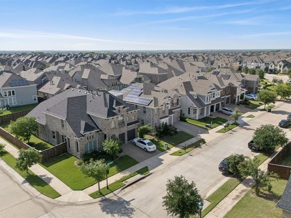 1305  Mary Horn Lane , Aubrey Texas 76227