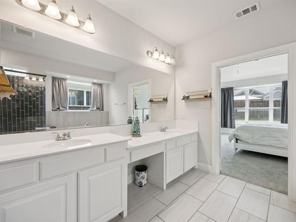 1305  Mary Horn Lane , Aubrey Texas 76227