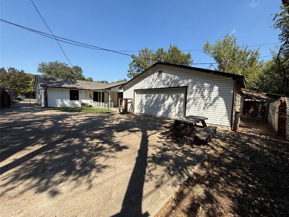 1905  Dorothy Drive , Grand Prairie Texas 75051