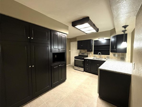 1905  Dorothy Drive , Grand Prairie Texas 75051