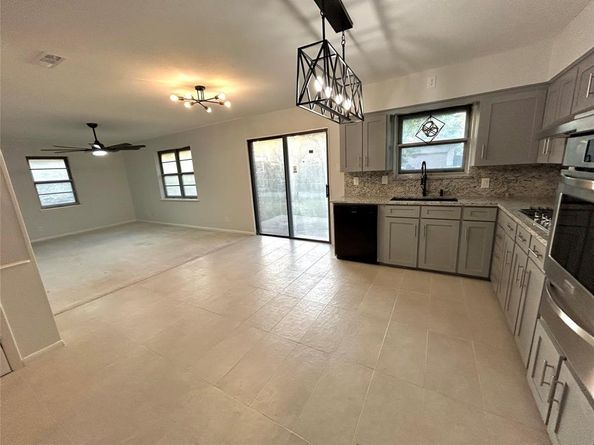 6927  Clearglen Drive , Dallas Texas 75232