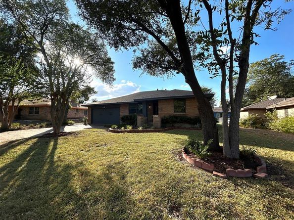 6927  Clearglen Drive , Dallas Texas 75232