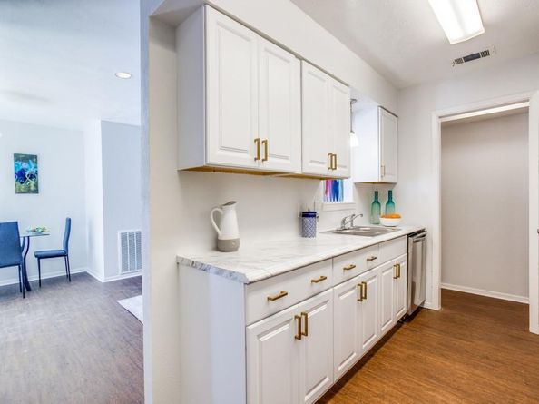 10438  Pagewood Drive , Dallas Texas 75230