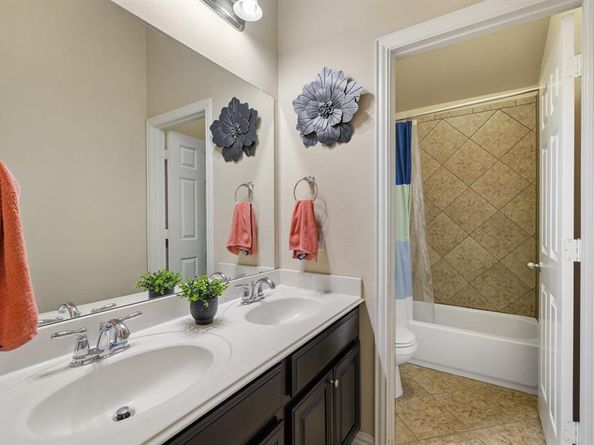 1001  Chickasaw Drive , Carrollton Texas 75010