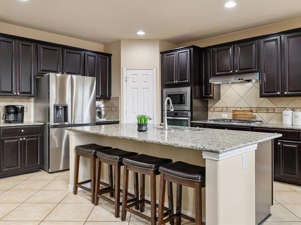 1001  Chickasaw Drive , Carrollton Texas 75010