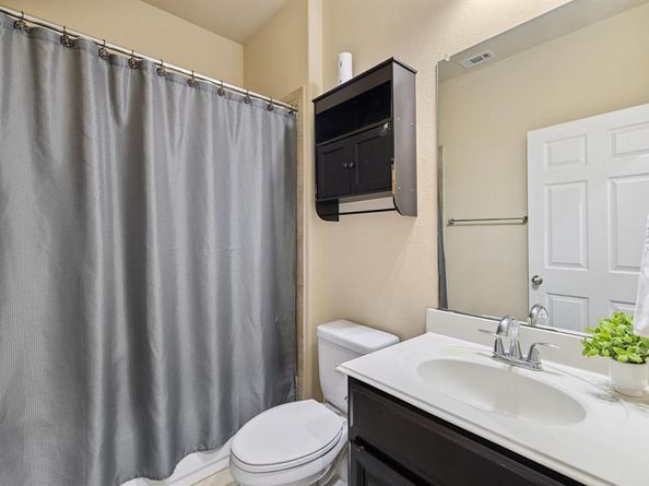 1001  Chickasaw Drive , Carrollton Texas 75010
