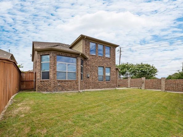 1001  Chickasaw Drive , Carrollton Texas 75010
