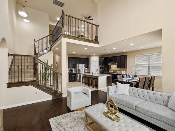 1001  Chickasaw Drive , Carrollton Texas 75010