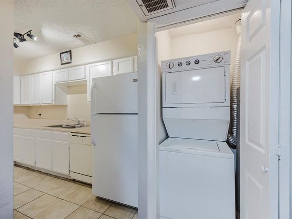 1608  Pecan Chase Circle  42, Arlington Texas 76012