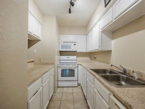 1608  Pecan Chase Circle  42, Arlington Texas 76012