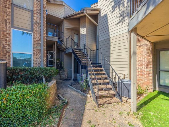 1608  Pecan Chase Circle  42, Arlington Texas 76012