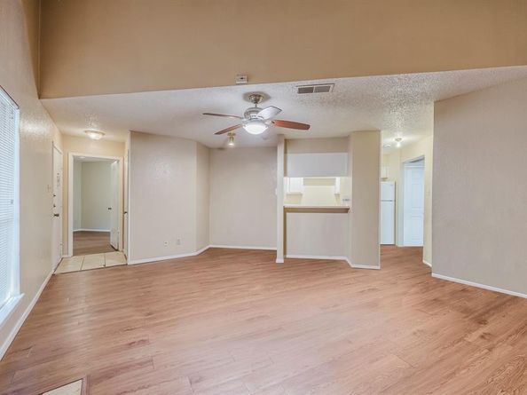 1608  Pecan Chase Circle  42, Arlington Texas 76012