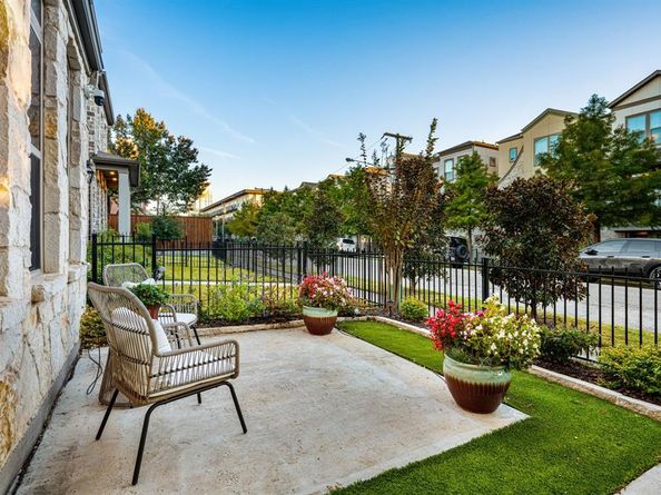 5325  Autumnbrook Court , Dallas Texas 75209