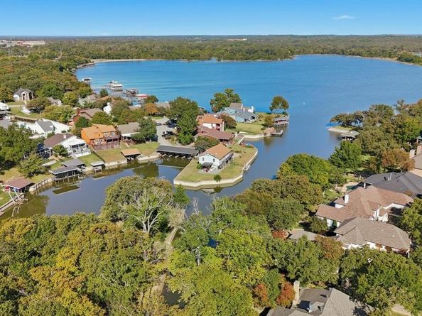 1805  Spinnaker Lane , Azle Texas 76020