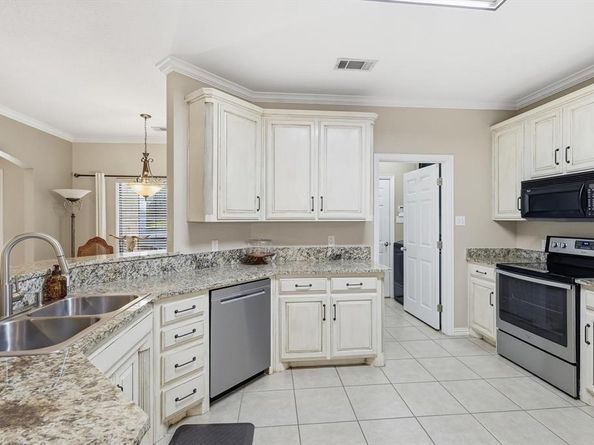 1805  Spinnaker Lane , Azle Texas 76020