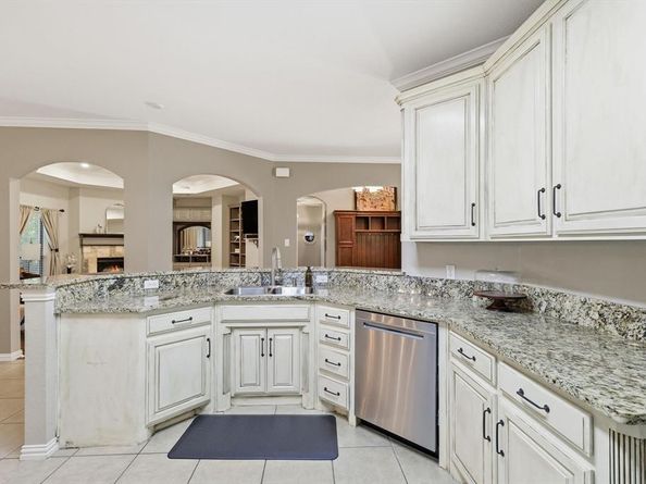 1805  Spinnaker Lane , Azle Texas 76020