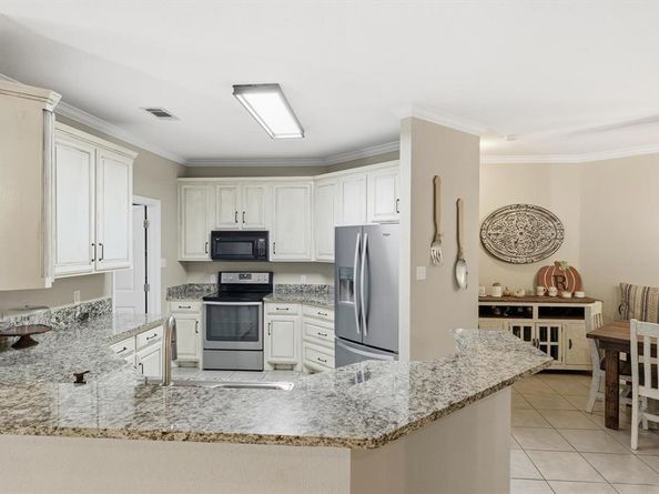 1805  Spinnaker Lane , Azle Texas 76020