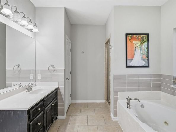 1805  Spinnaker Lane , Azle Texas 76020