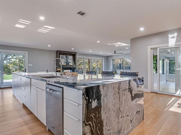 9755  Van Dyke Road , Dallas Texas 75218