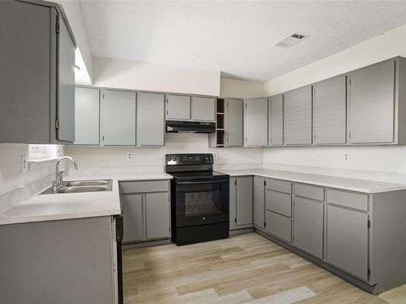 2537  Vickie Street , Mesquite Texas 75149