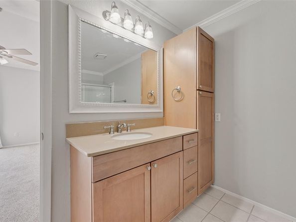 43  Abbey Road , Euless Texas 76039