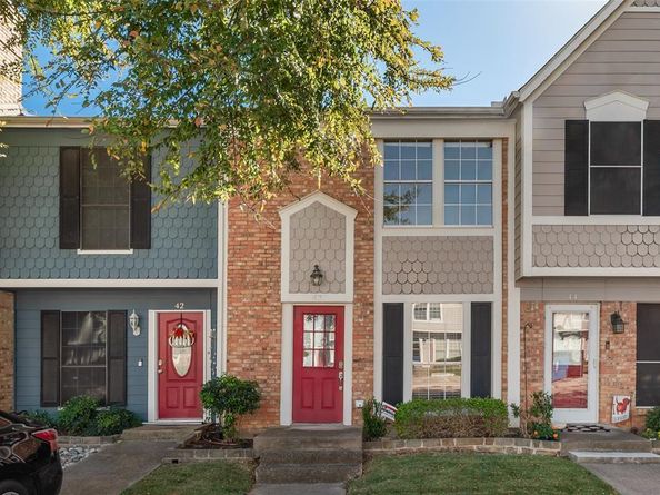 43  Abbey Road , Euless Texas 76039