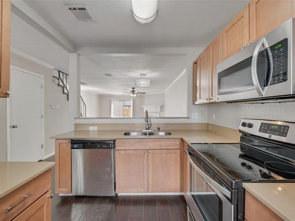 43  Abbey Road , Euless Texas 76039