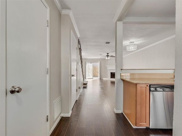 43  Abbey Road , Euless Texas 76039