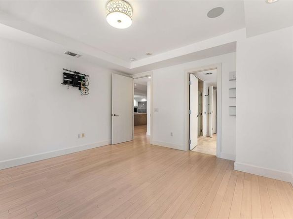 1505  Elm Street  1003, Dallas Texas 75201