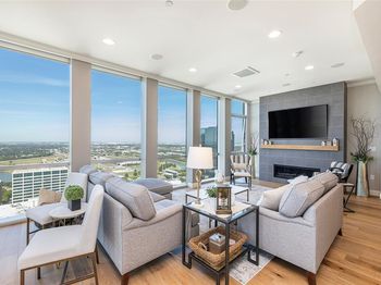 500  Throckmorton Street 