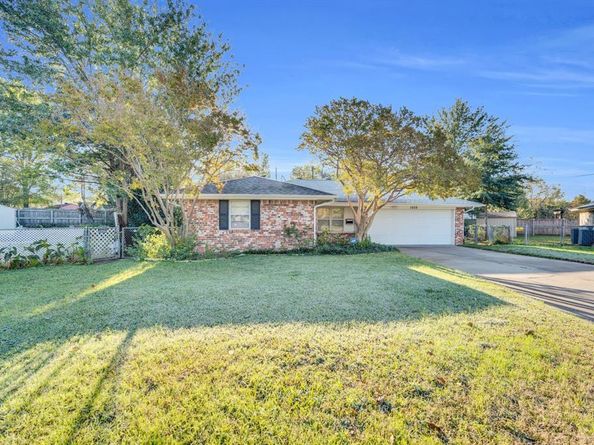 1008  Louise Street , Irving Texas 75060