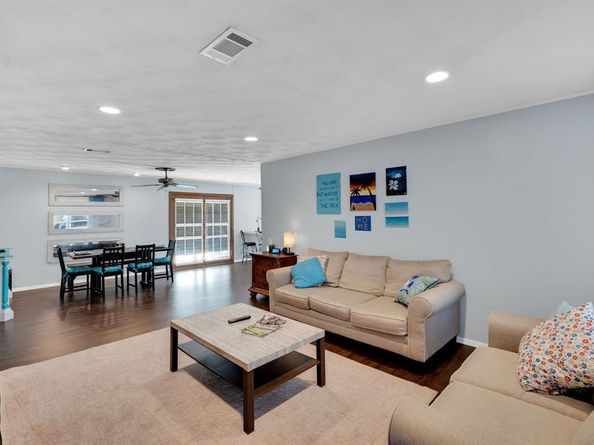 1008  Louise Street , Irving Texas 75060