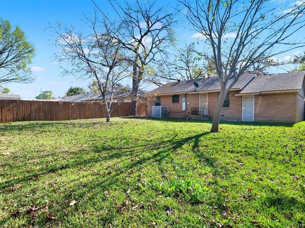 2729  Lockhart Avenue , Dallas Texas 75228